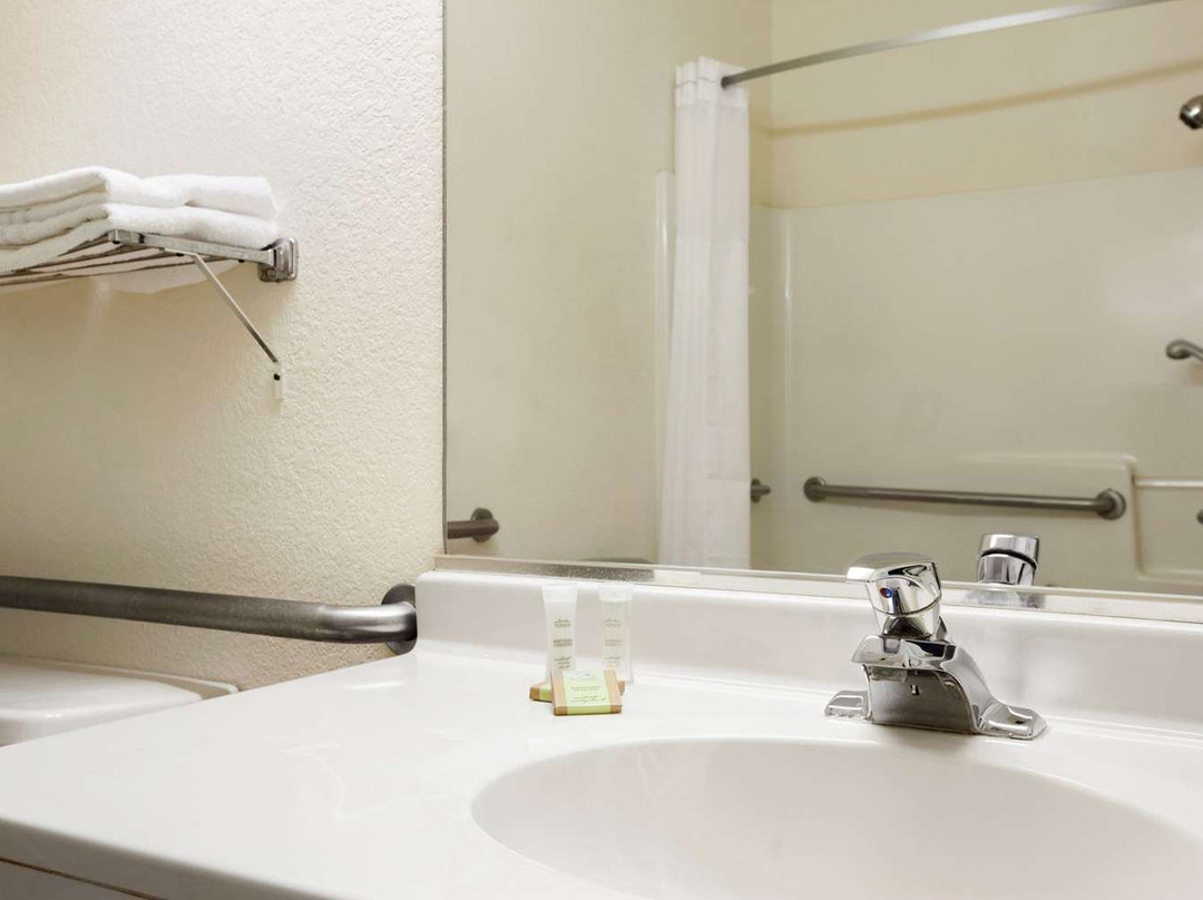 Super 8 by Wyndham Aurora/Naperville Area主图