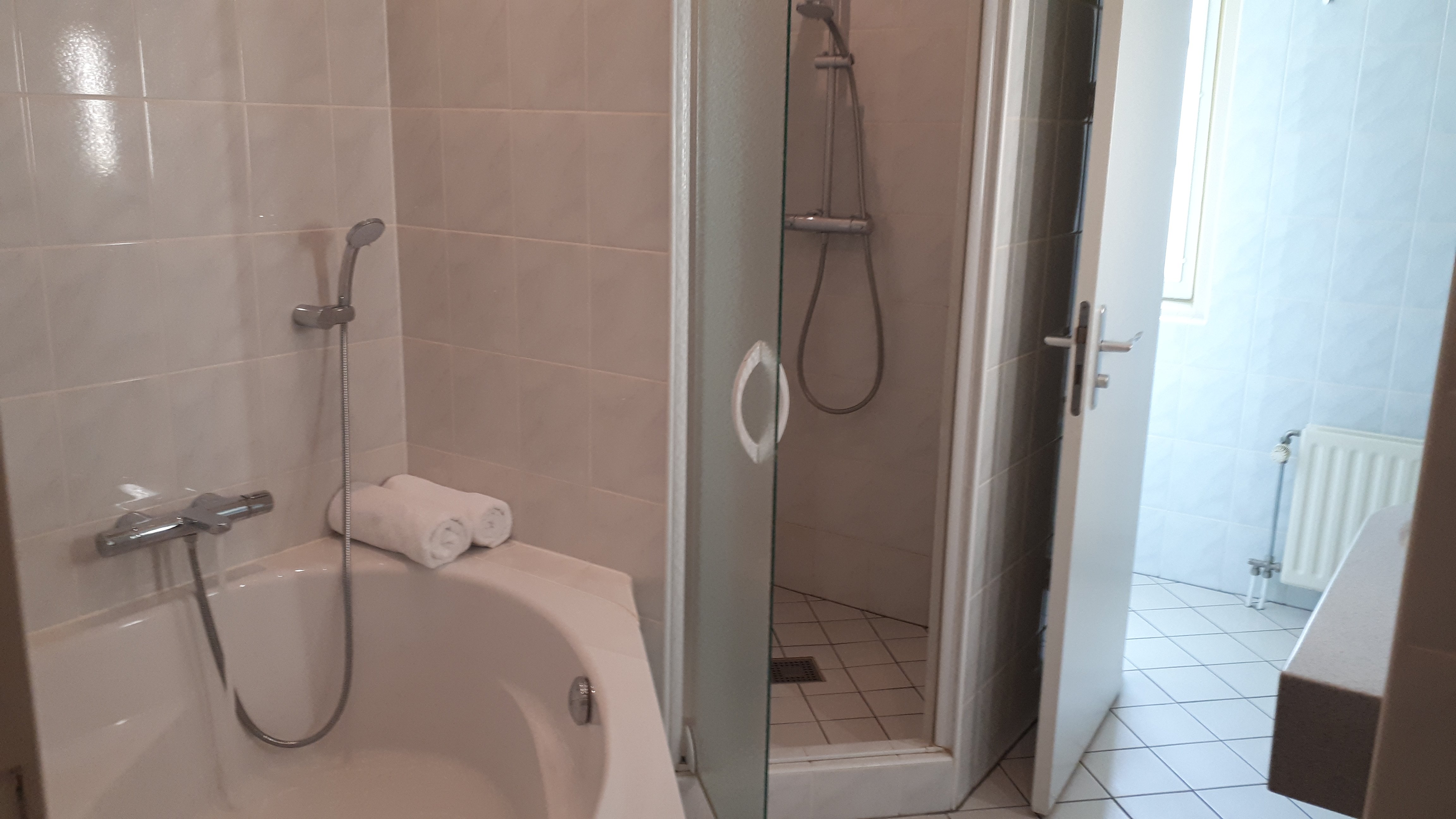 Onderwijshotel De Rooi Pannen Tilburg-浴室
