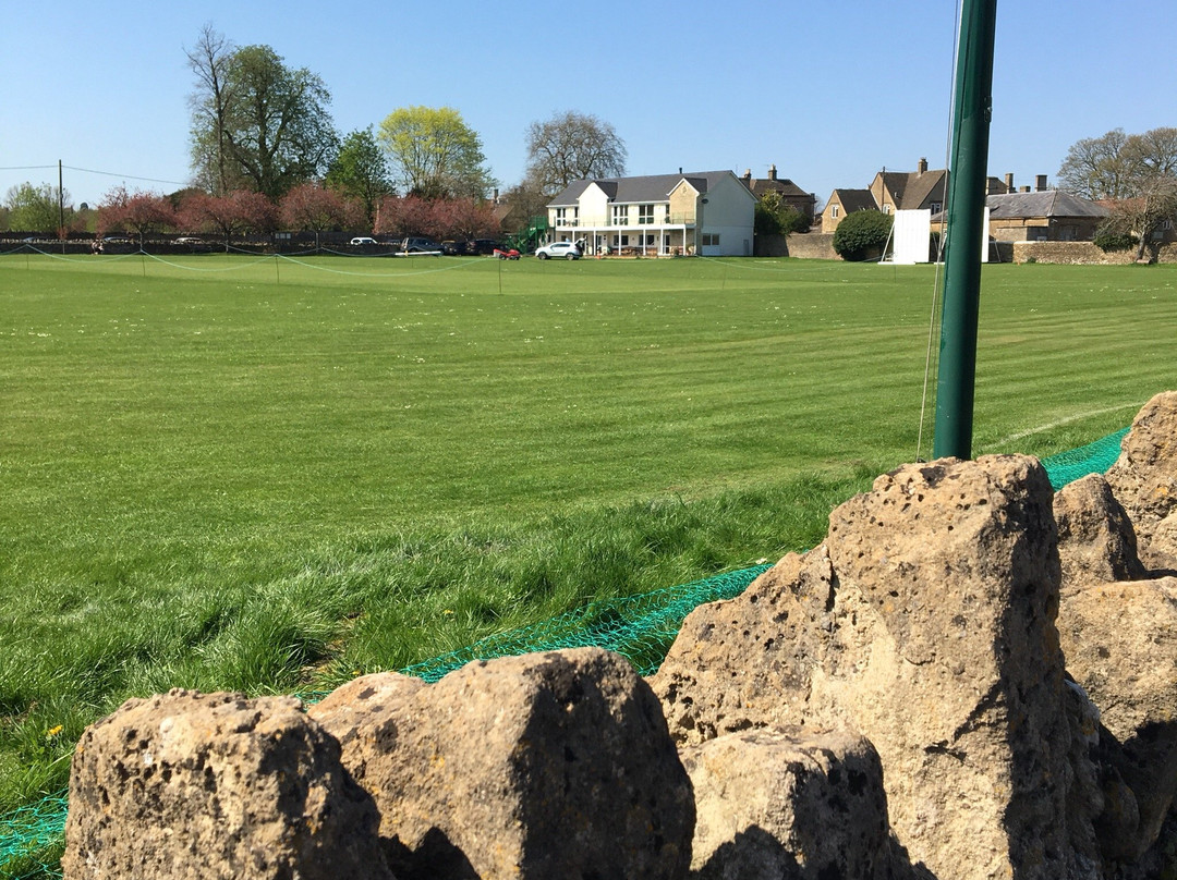 Corsham 17th Century Schoolroom & Almshouse-科斯罕必去景点