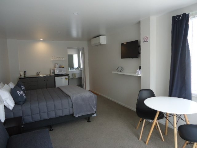 The Racecourse Motel主图