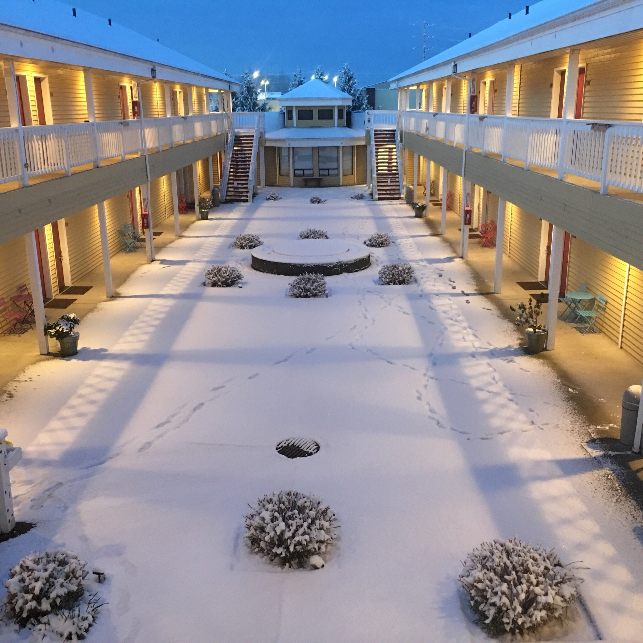 GuestHouse Enumclaw-泳池
