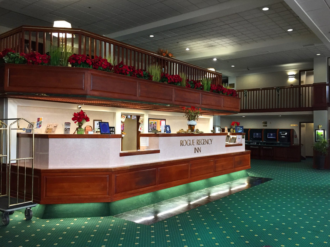 Rogue Regency Inn & Suites主图