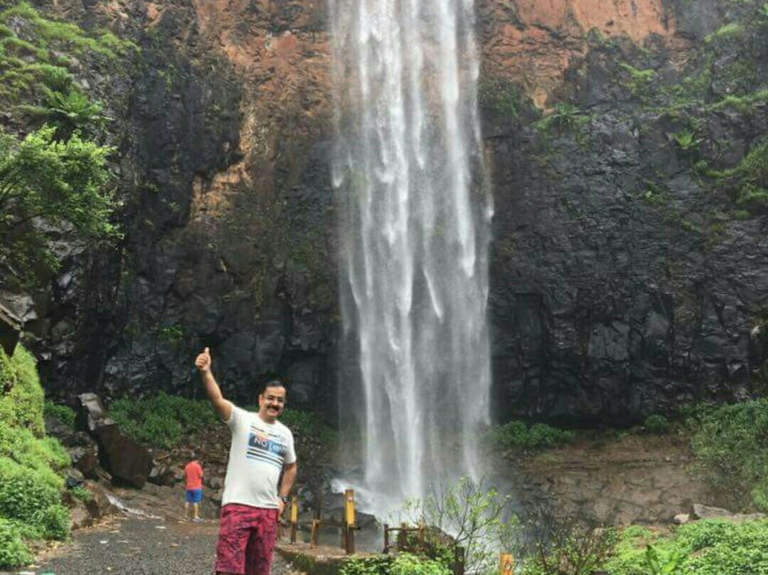 Sawatsada Waterfall景点图片