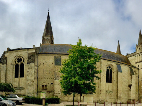 Le Puy-Notre-Dame旅游攻略图片