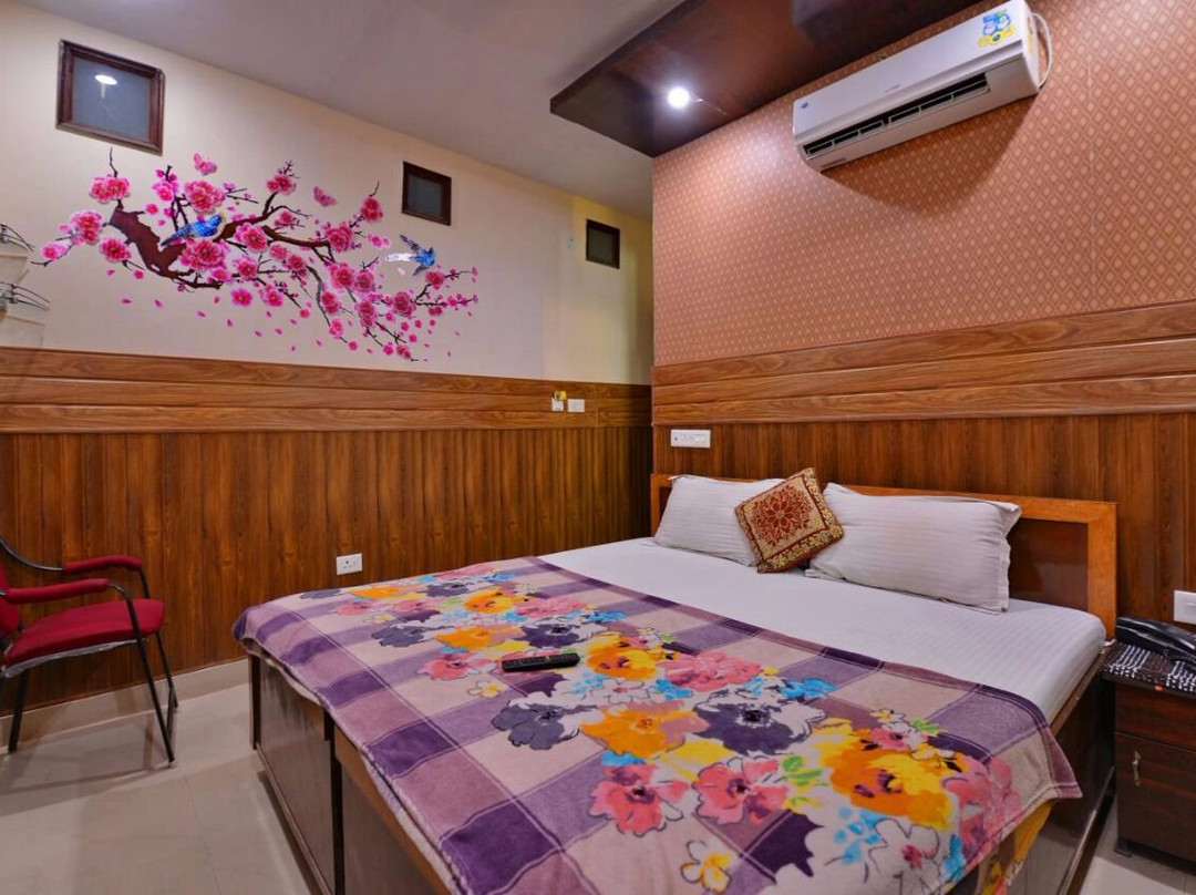 Hotel Dharam Villa主图