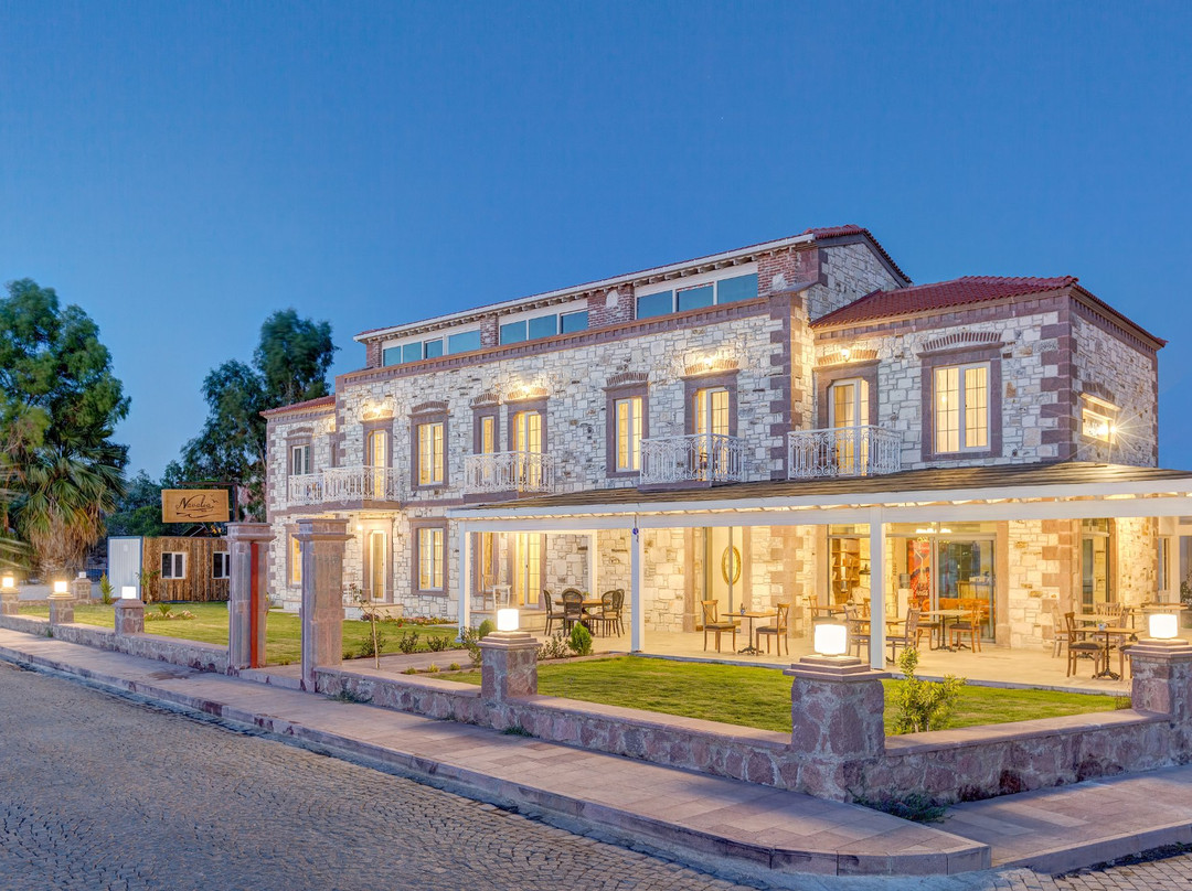 Navalia Hotel