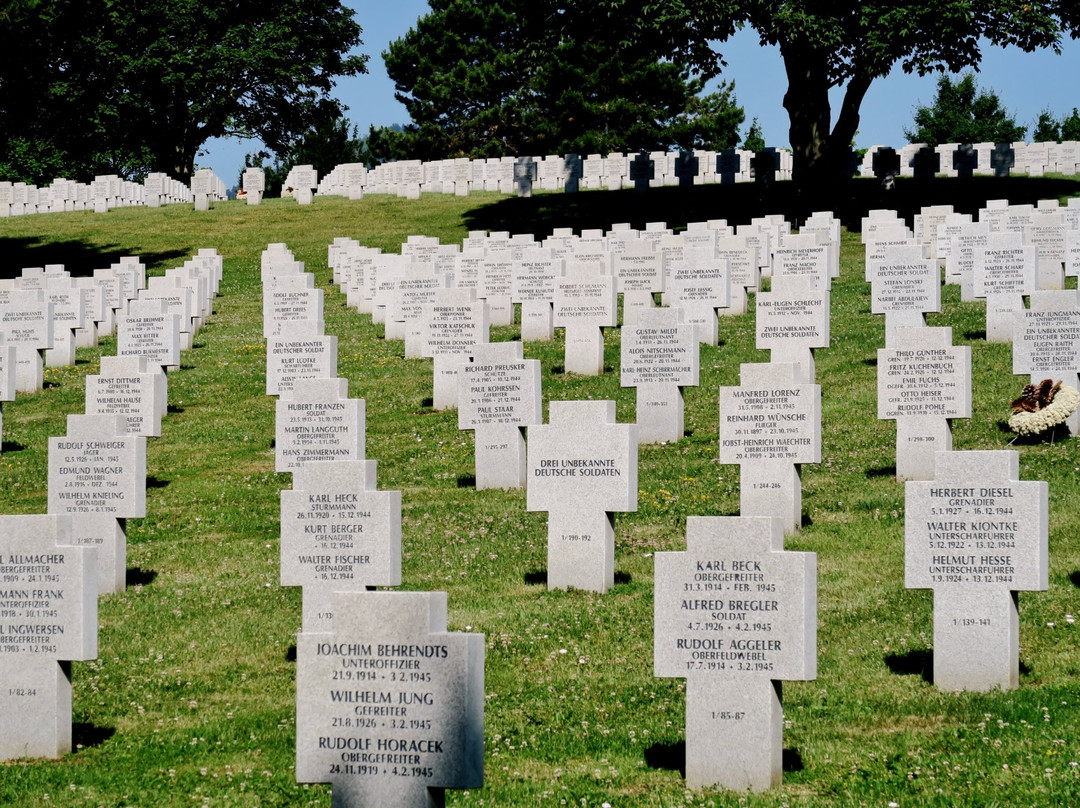 Cimetiere Militaire Allemand景点图片