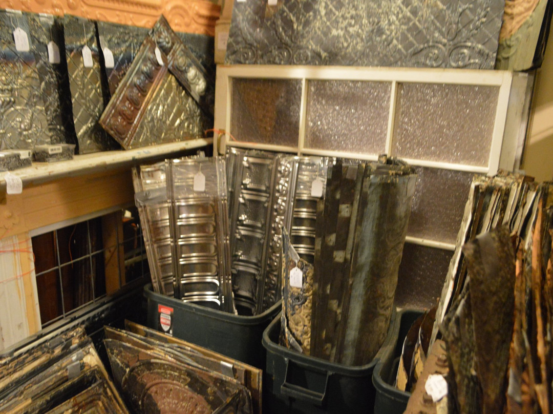 Burning Bridges Antiques Market景点图片