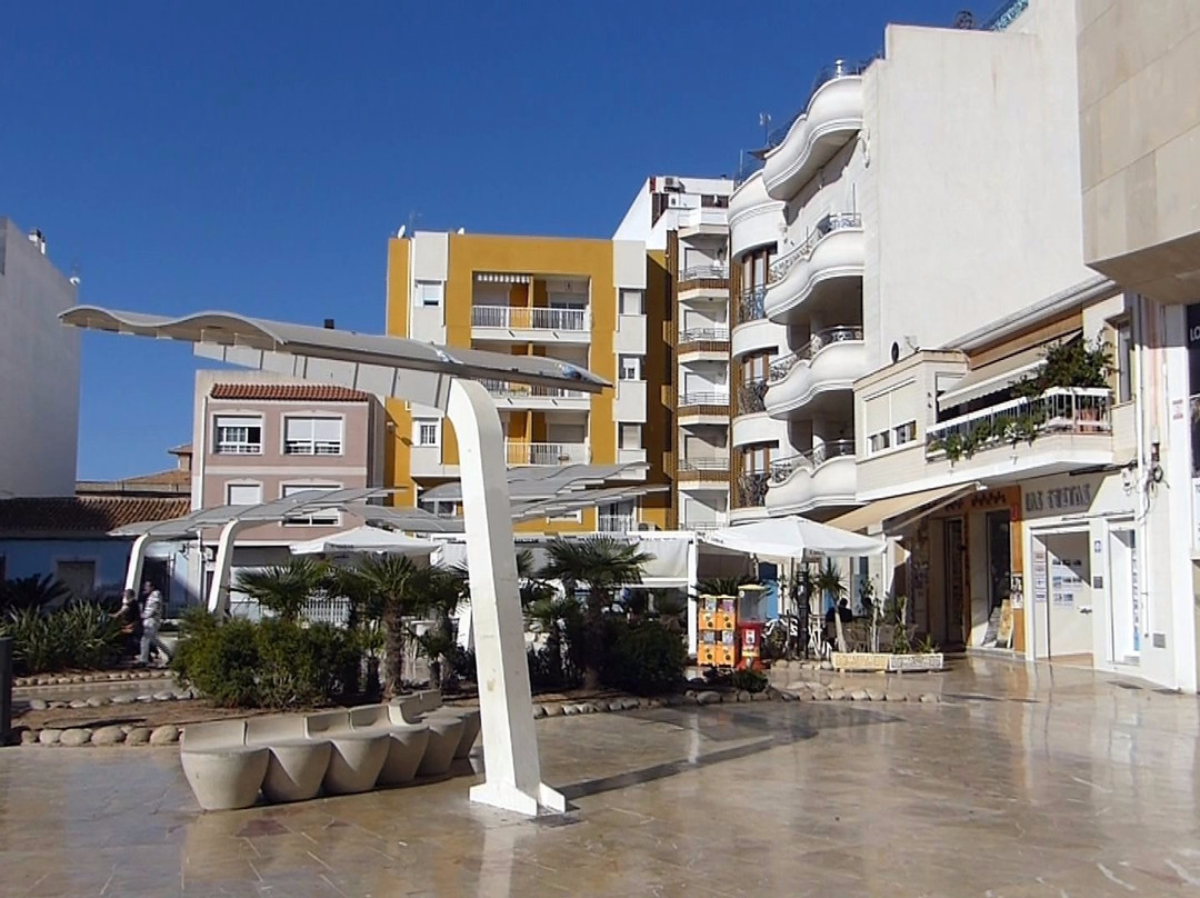 Plaza Miguel Hernandez-托雷维耶哈必去景点