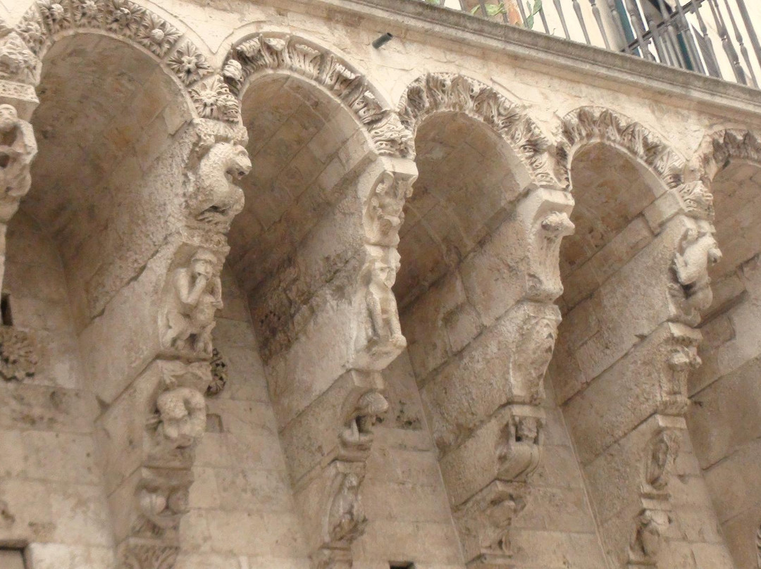 Loggia di Palazzo Balsamo-布林迪西必去景点