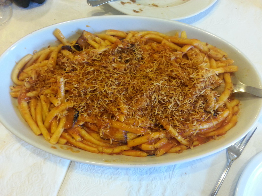 Roccafiorita餐馆和美食-U Lantirnaru