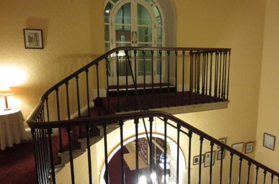 卓悦假日酒店主图