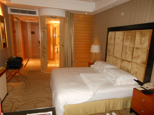 宝利来国际大酒店主图