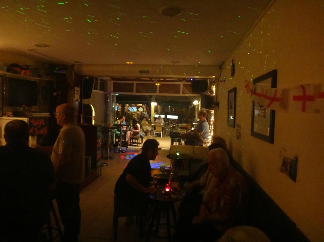 Buskers Bar-布兰卡滩必去景点