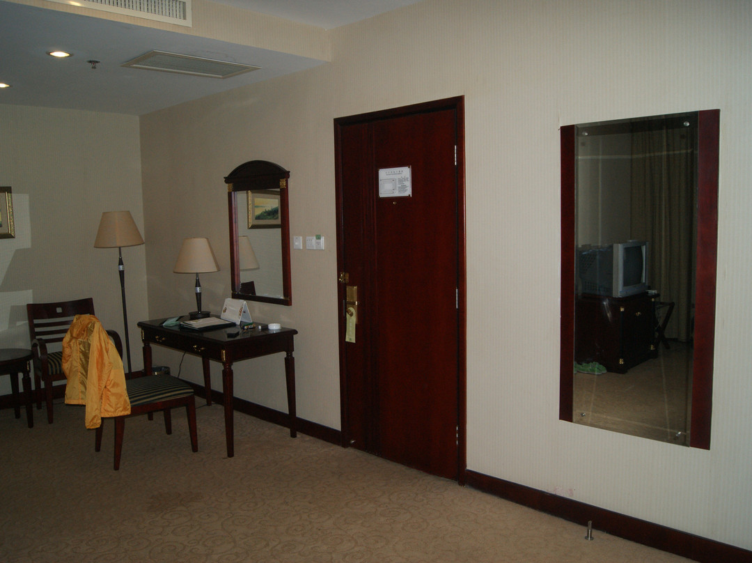 皇冠花园大酒店主图