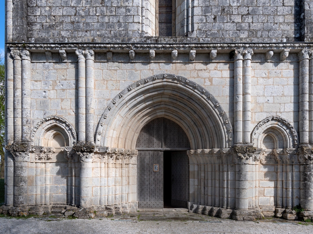 Eglise Saint-Hilaire en Pays Royannais景点图片
