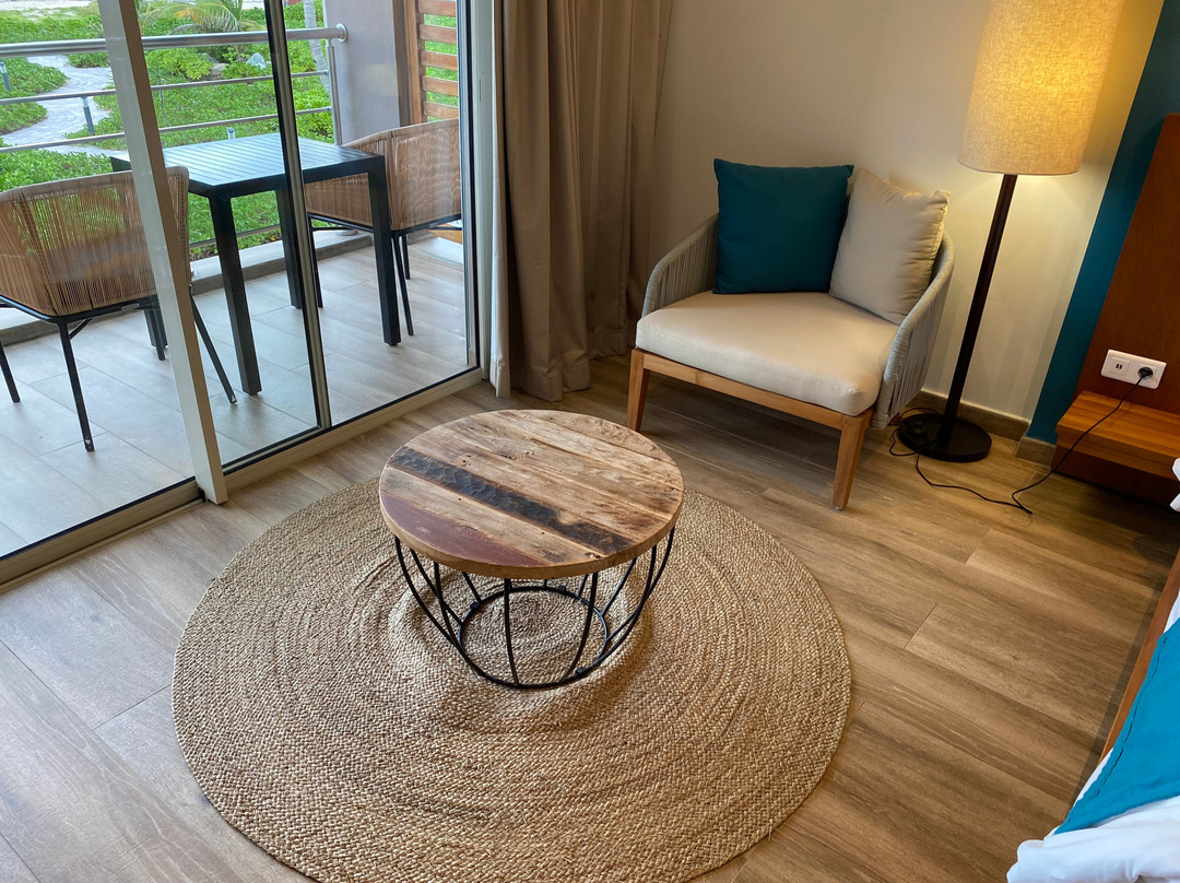 Orient Beach Hotel主图