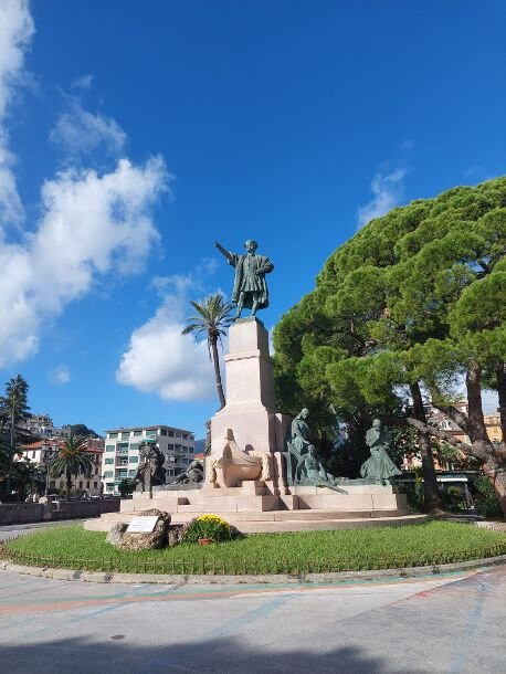 Monumento a Cristoforo Colombo-拉帕洛必去景点