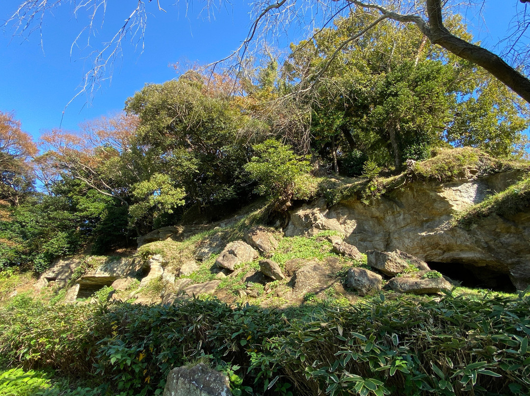 Mandarado Yagura Tombs景点图片