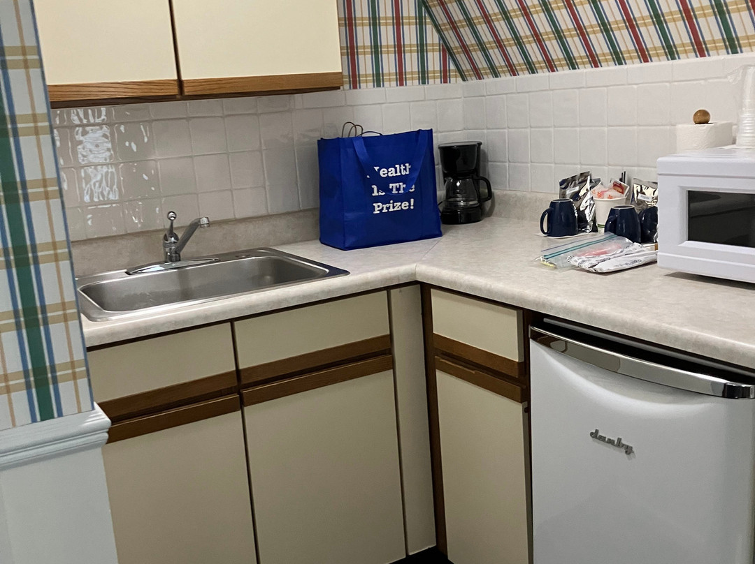 Old Harbor Inn主图