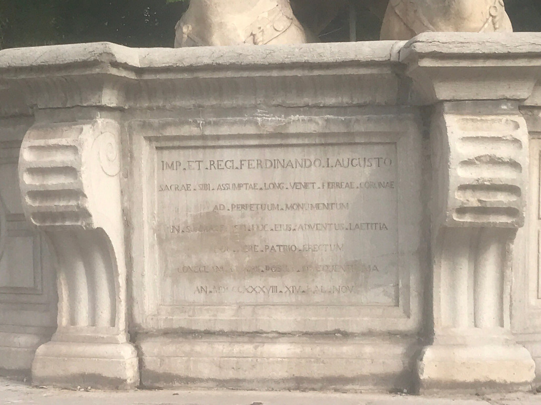 Fontana del Nettuno景点图片