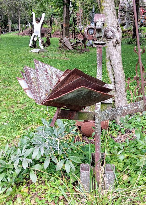 Paul Bobrowitz Spectacular Sculpture-Colgate必去景点