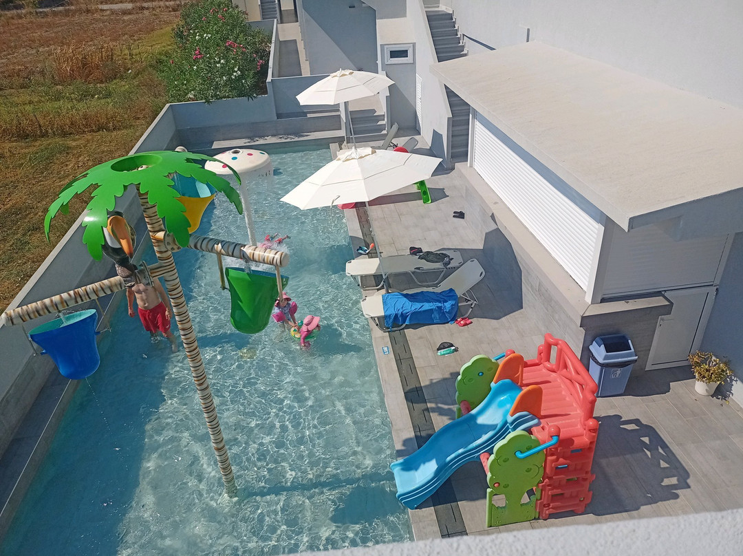 Golden Coast Beach主图