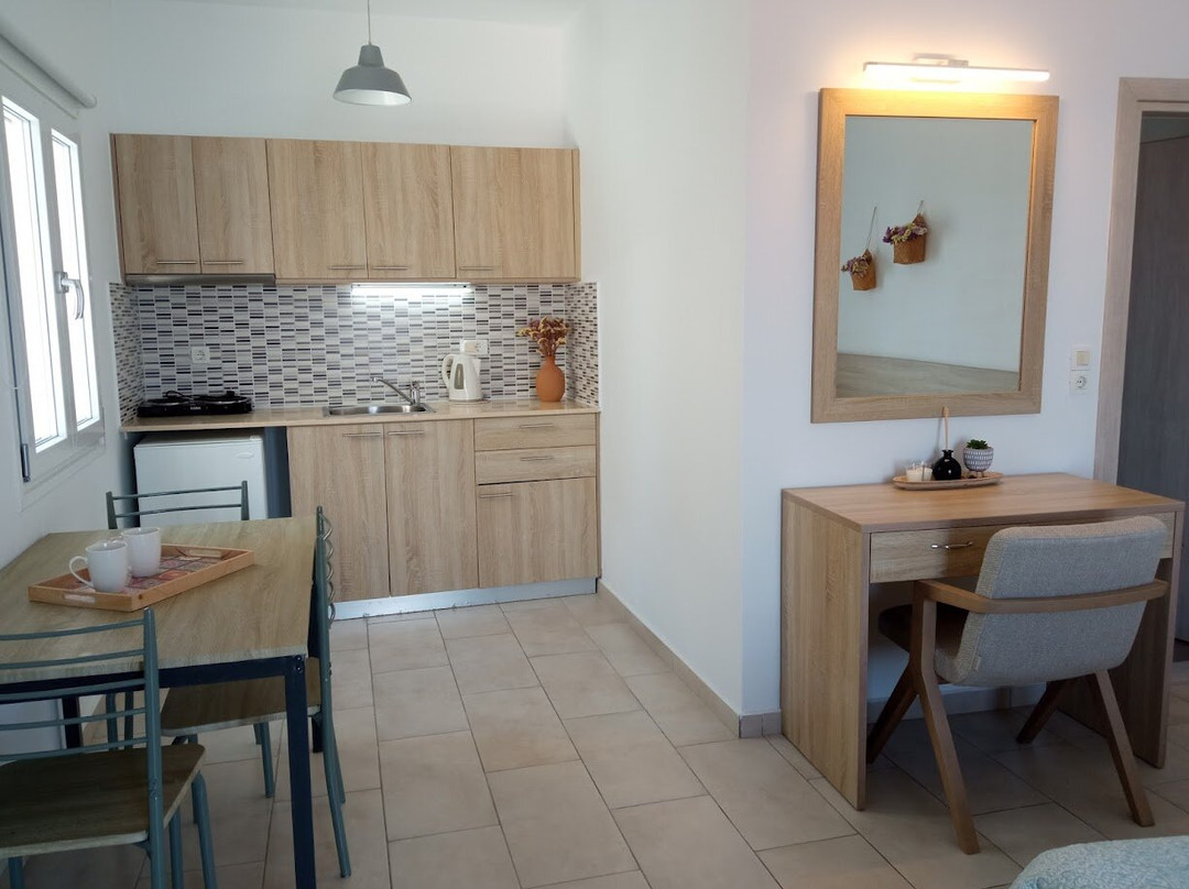 Socrates Apartments主图