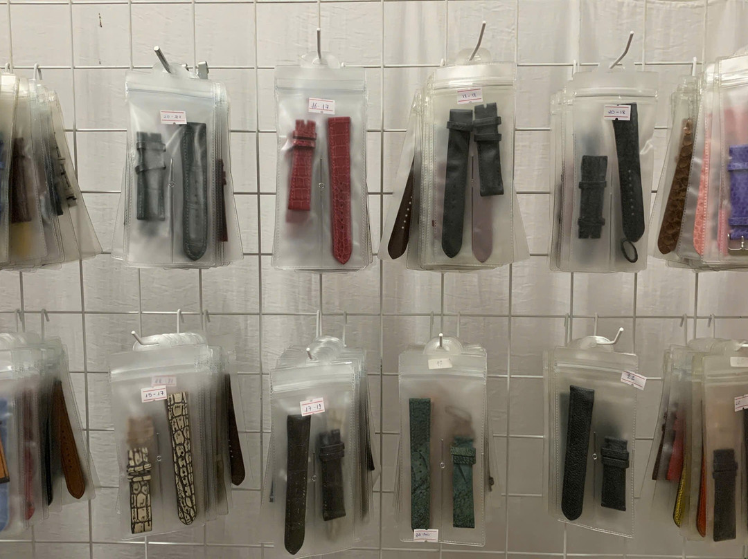 BROS - Gifts, Souvenirs and Leather Goods-岘港必去景点