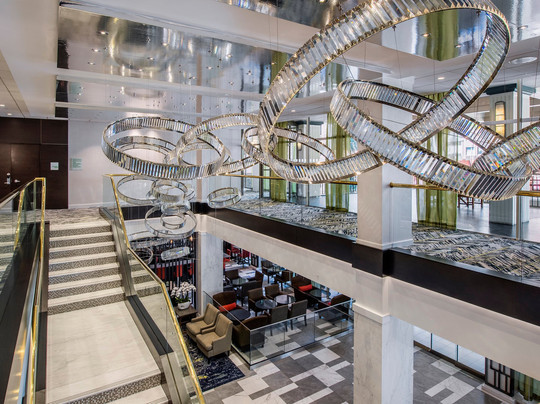 温哥华市中心假日套房酒店主图