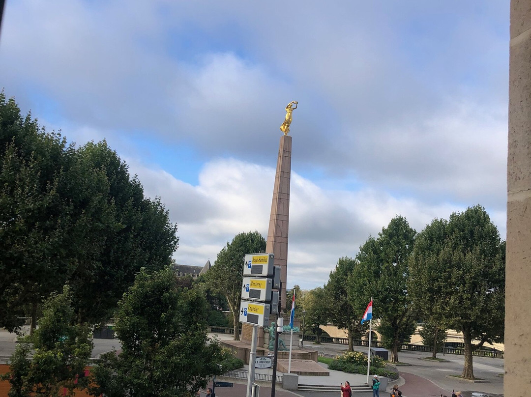 克拉瓦兹大酒店主图