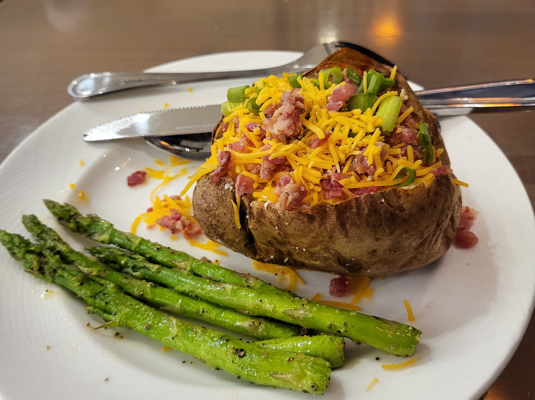 Embassy Suites by Hilton College Station主图