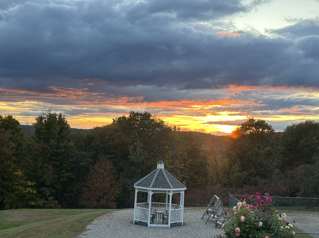 The Lucerne Inn主图