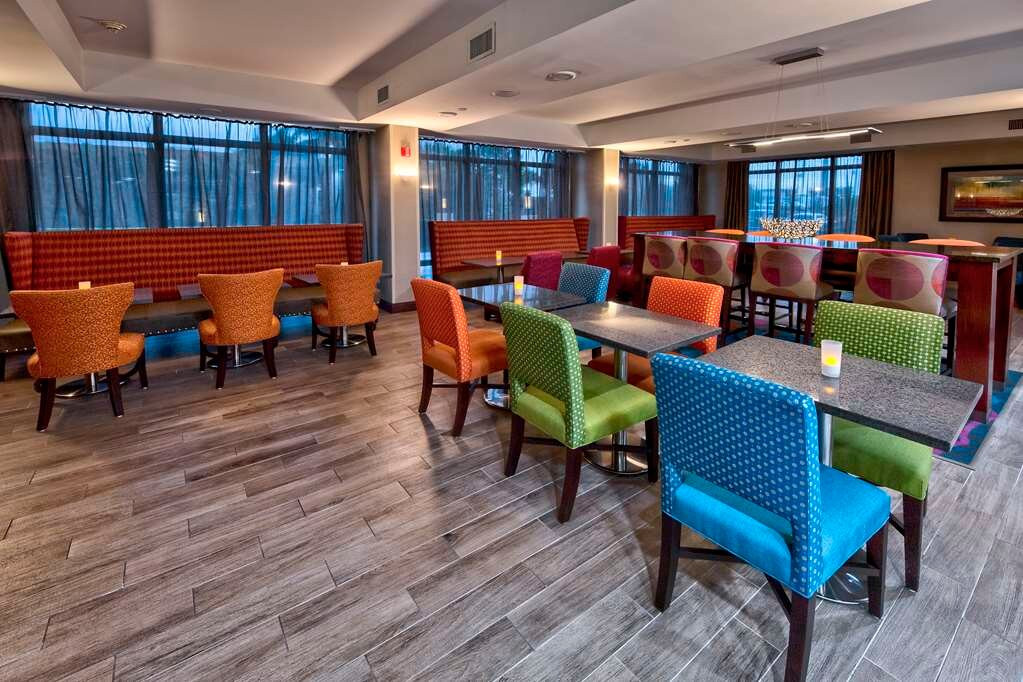 Hampton Inn Orlando-maingate South主图