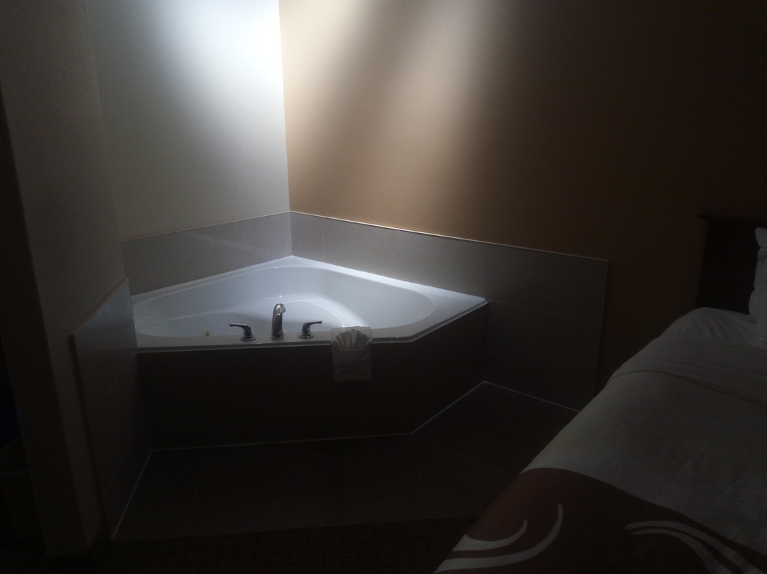 蒙克顿-代佩速8酒店主图