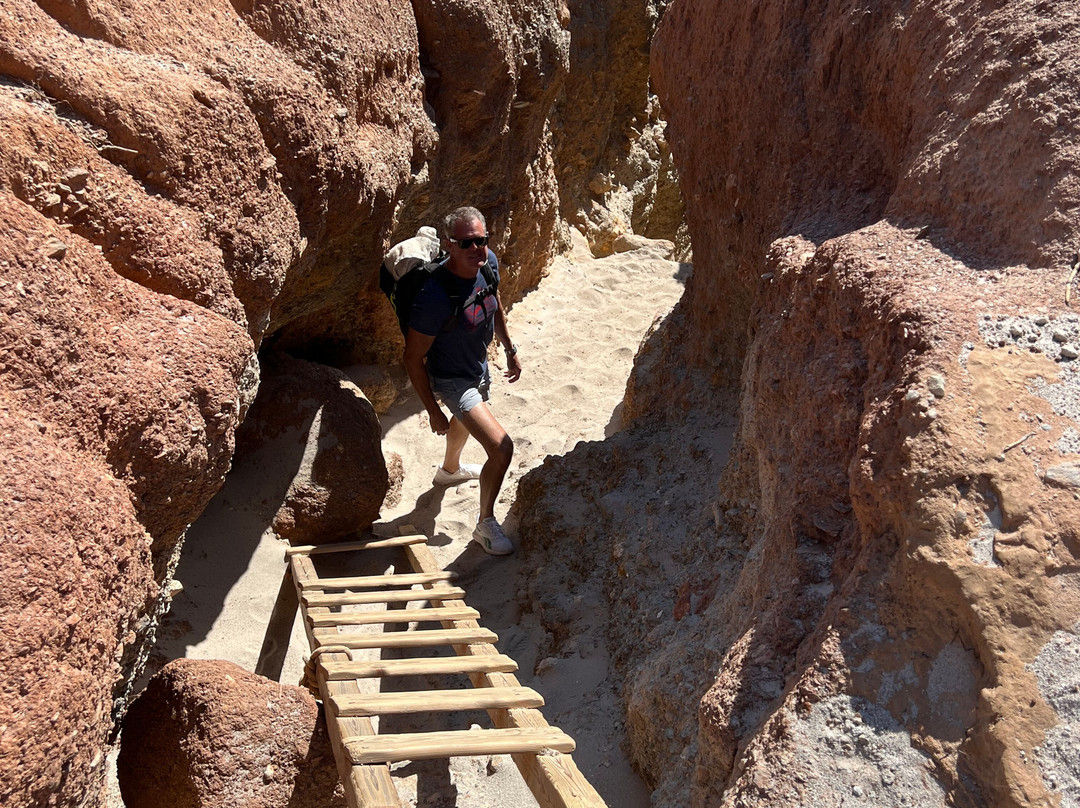 Tsigrado Beach-米洛斯岛必去景点