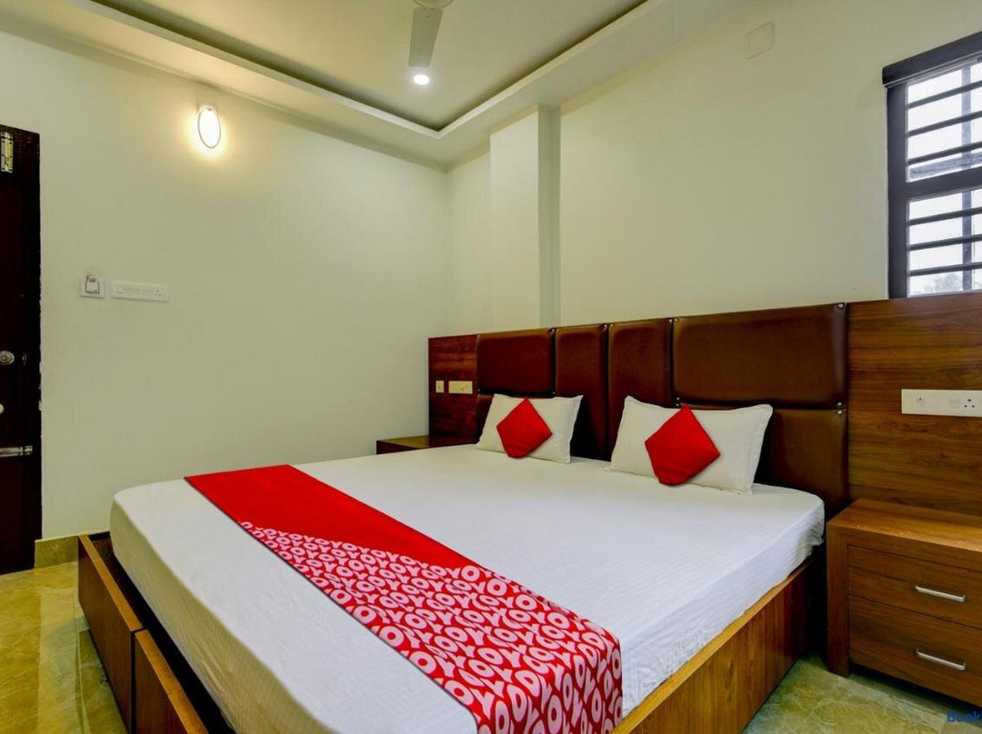 OYO Flagship Royal Tower Lodge