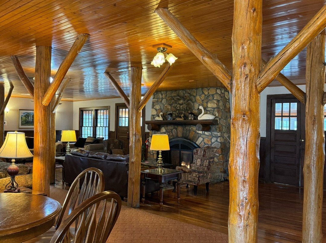 Highland Lake Inn & Resort主图