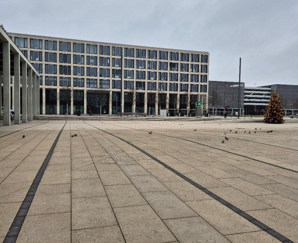 Willy Brandt Platz-舍内费尔德必去景点
