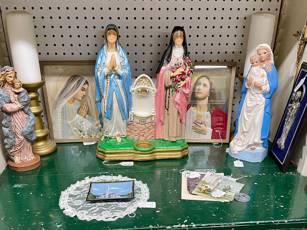 Dead People's Stuff Antiques & Emporium-Hudson必去景点