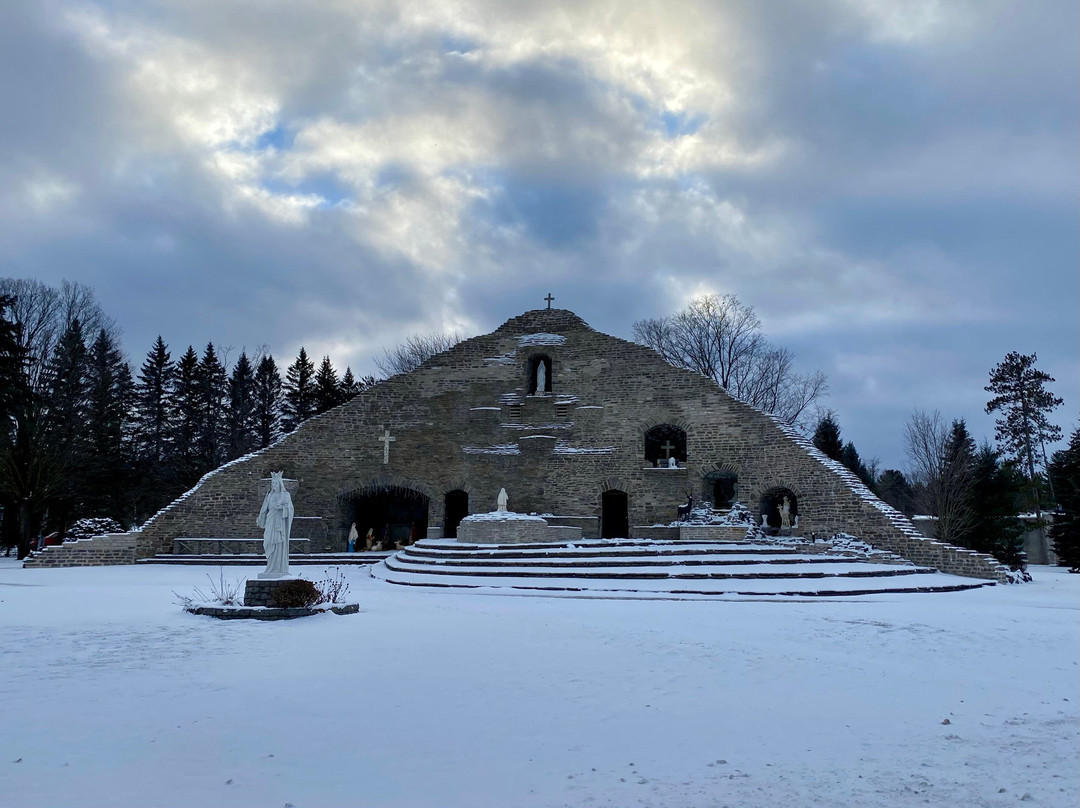 Our Lady of the Woods Shrine景点图片