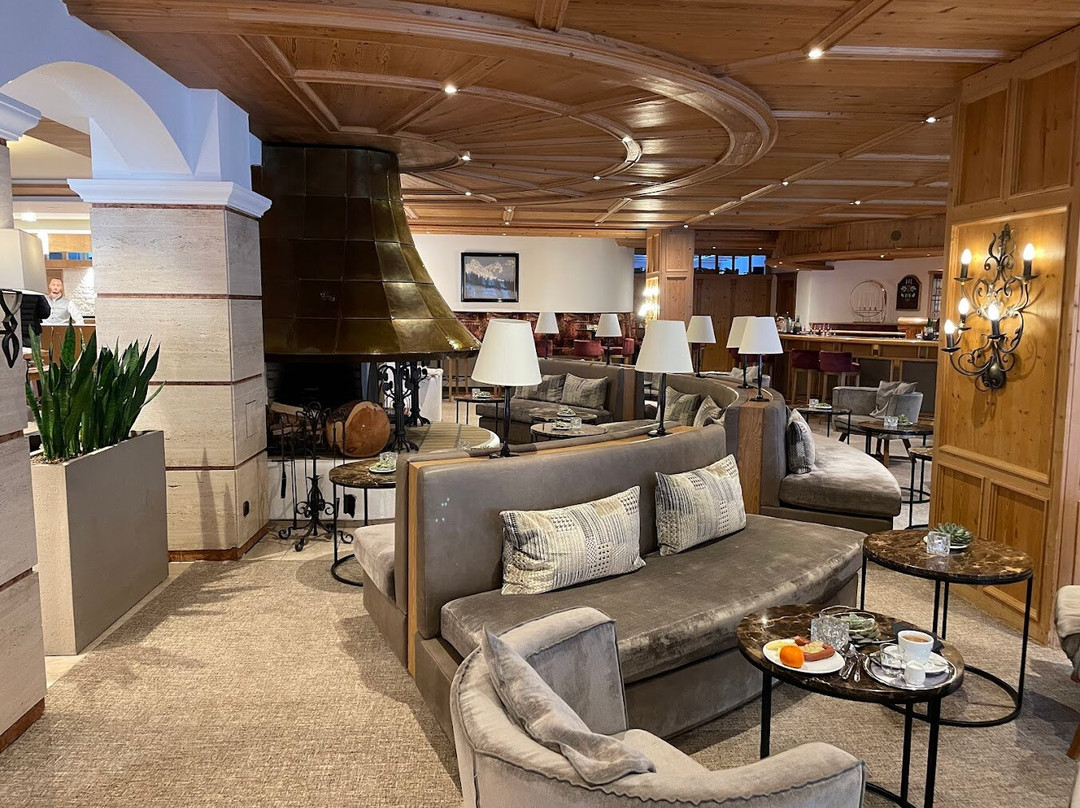 Hotel Alpina deluxe主图