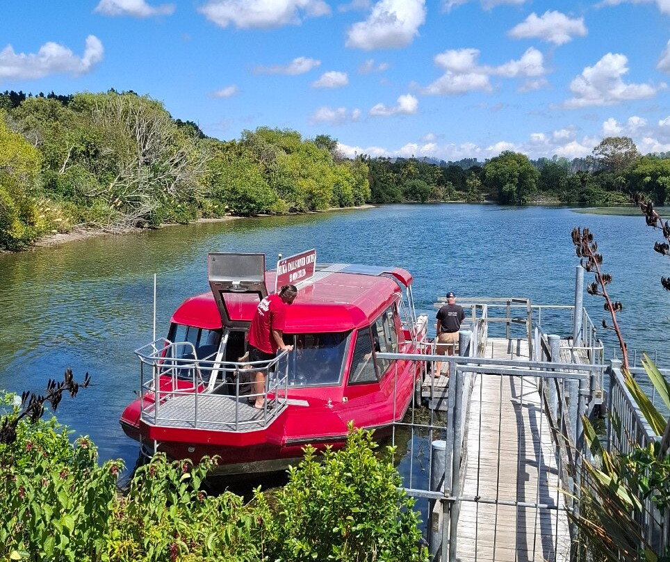 Huka Falls River Cruise景点图片