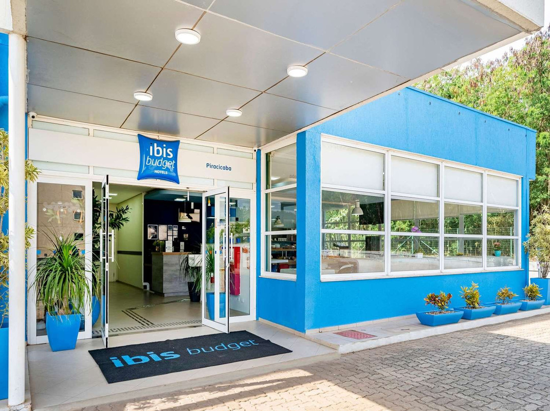 皮拉西卡巴宜必思快捷酒店主图