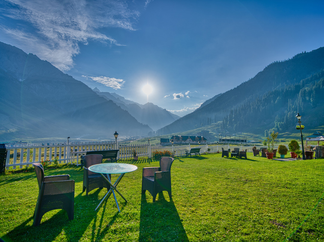 Golden Meadows Hotels & Resort主图