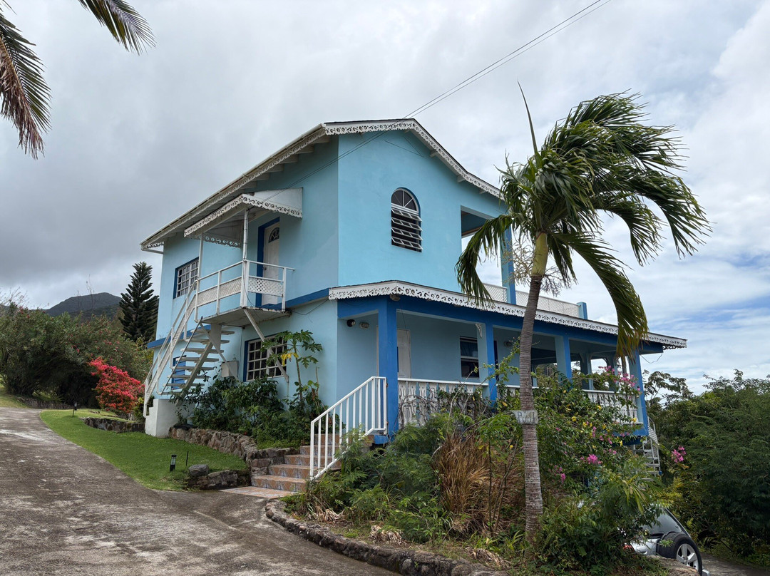 Gingerbread Hill主图