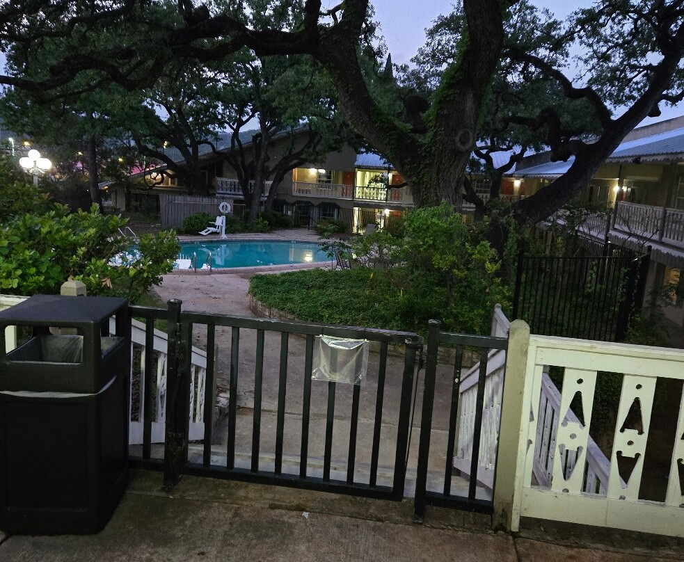 Best Western Sunday House Inn主图