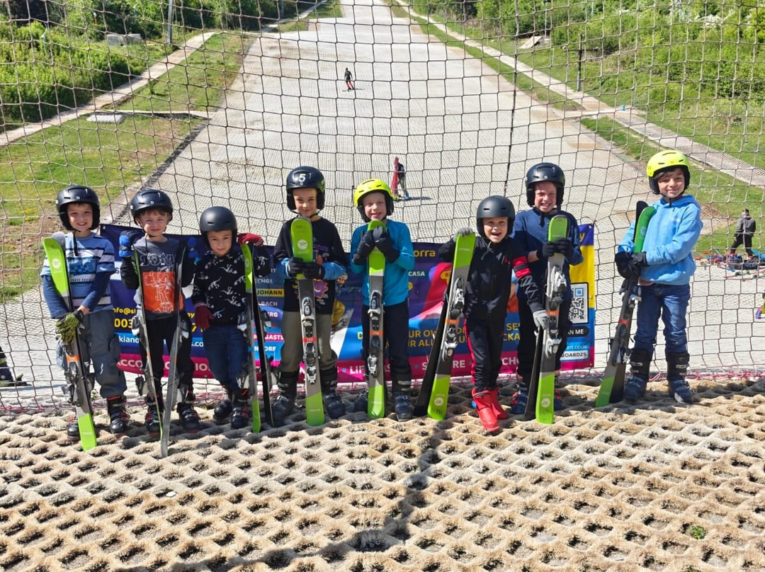 Chatham Ski and Snowboard Centre景点图片