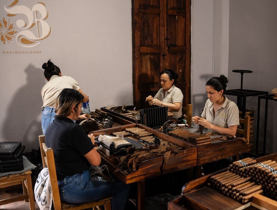 Bribón - La Fabrica Nacional De Tabacos-巴里查拉必去景点