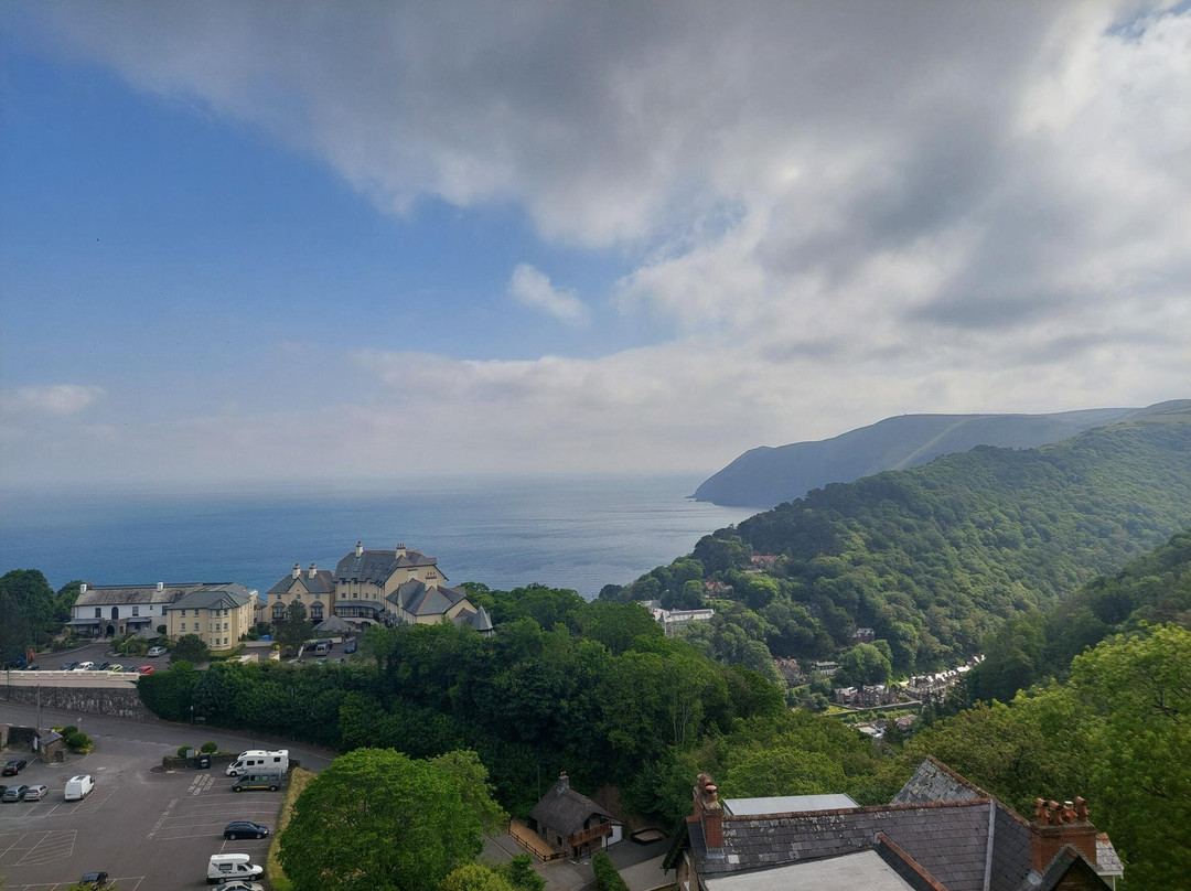 Highcliffe House主图